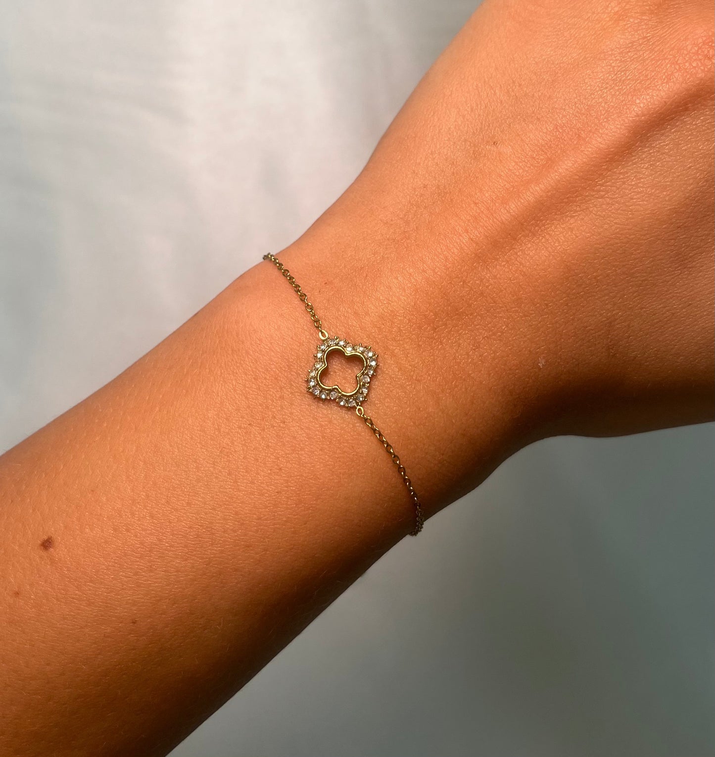 'Destiny' Rhinestone Detail Clover Bracelet - Gold/Silver